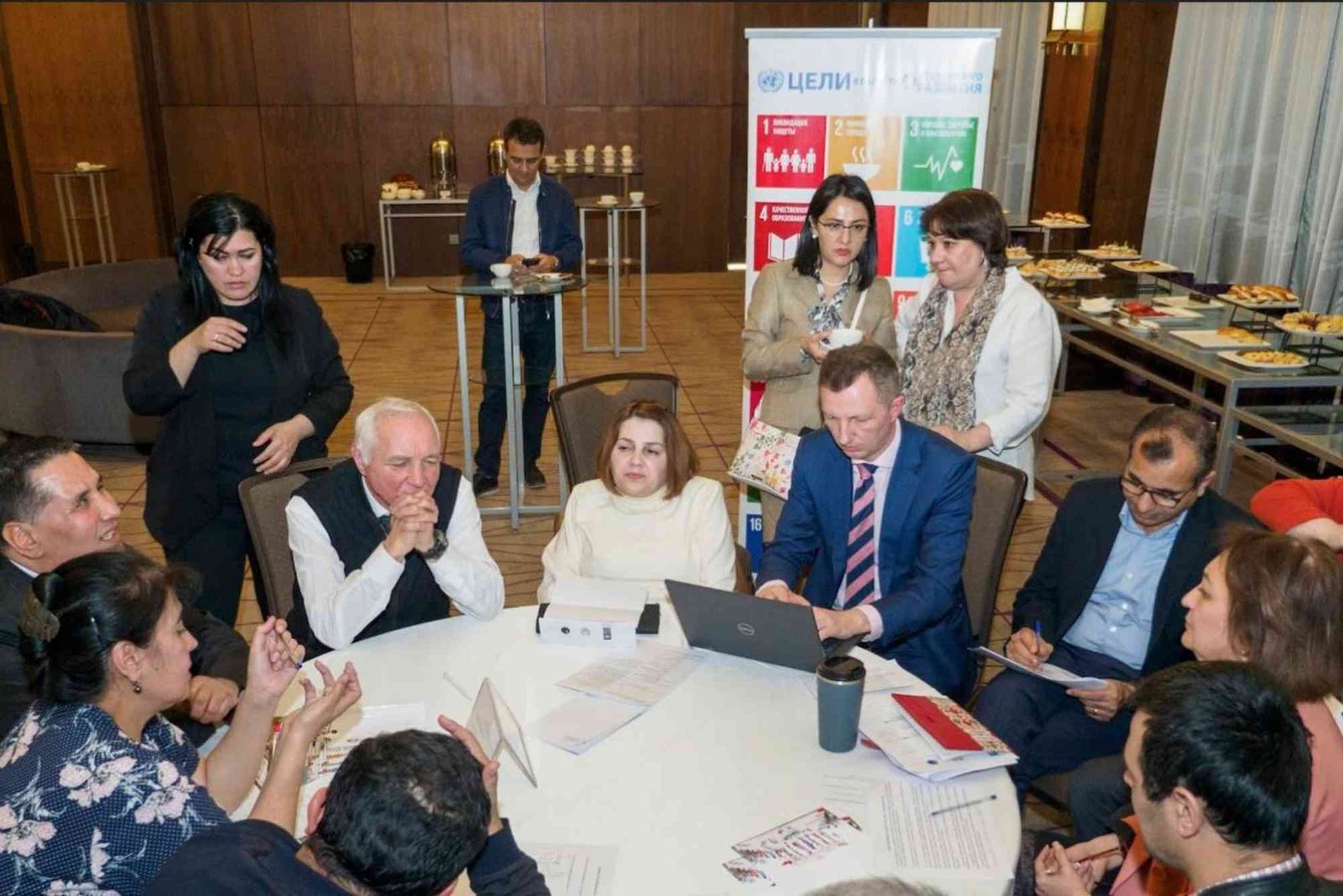 Cara Pemerintah Membantu Komunitas Rentan