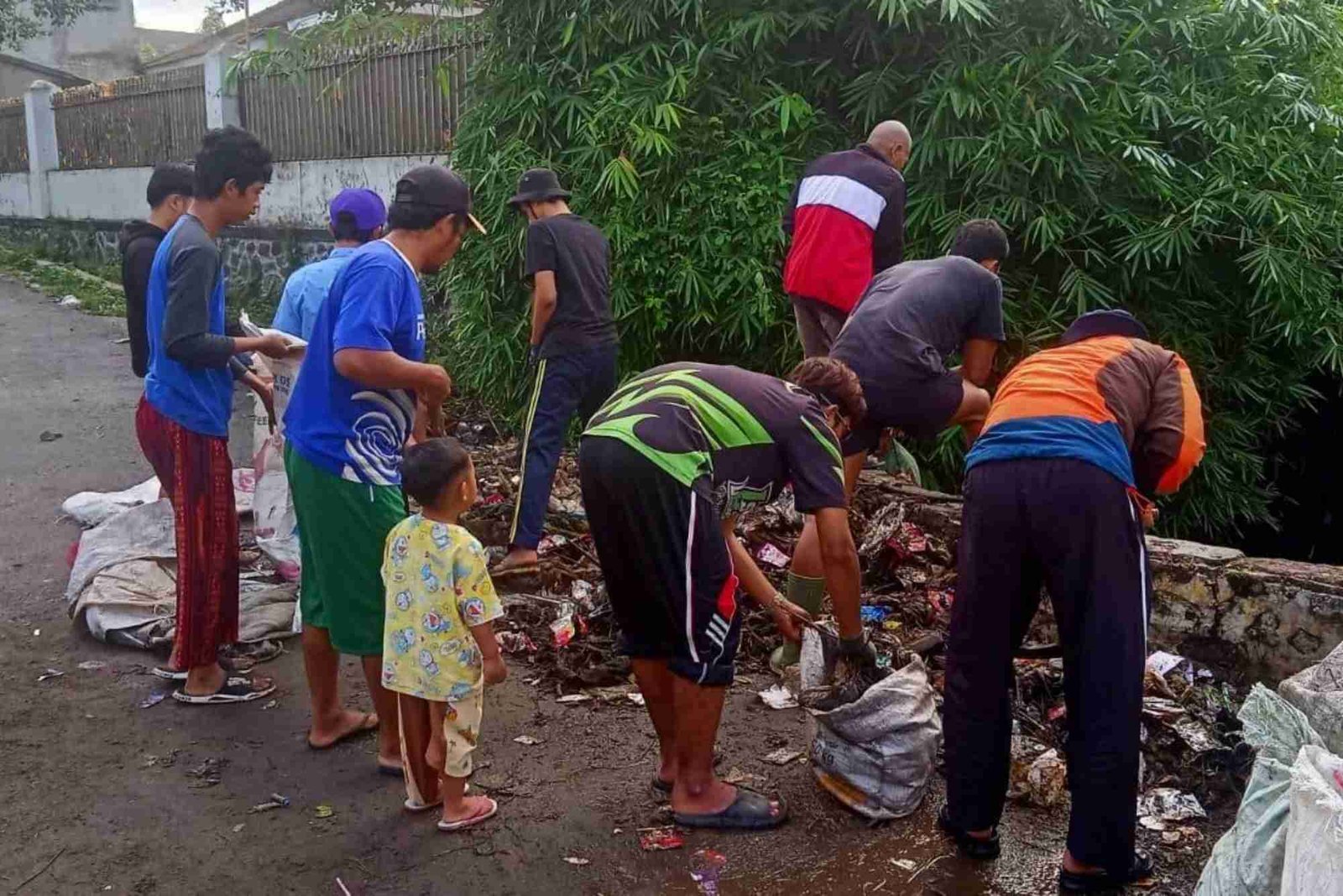 Budaya Gotong Royong: Nilai Lama Yang Masih Kuat